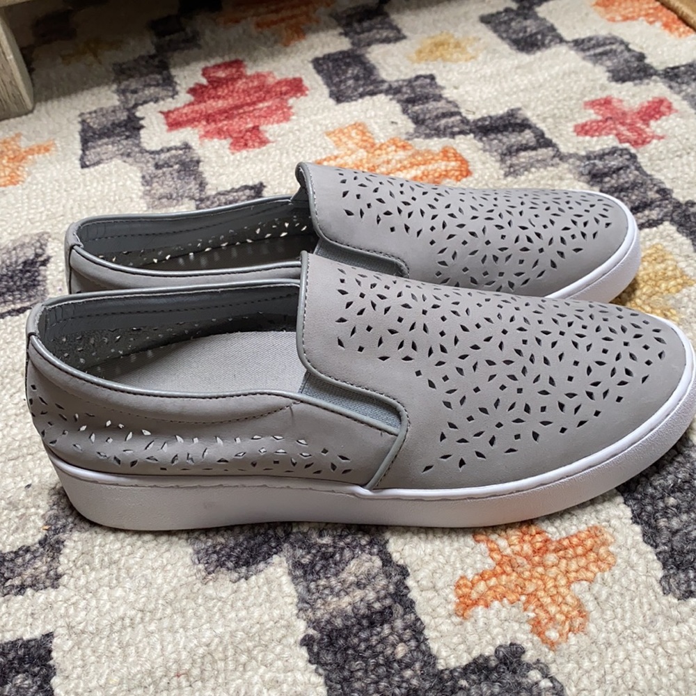 Vionic Slip on gray sneakers